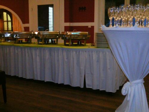 Étterem, Gastehaus Zwiebelturm in Kerken