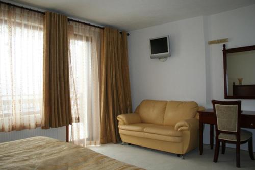 Double or Twin Room image 9