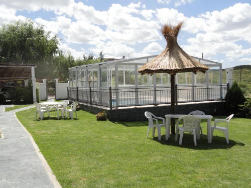 2 bedrooms, 5 beds