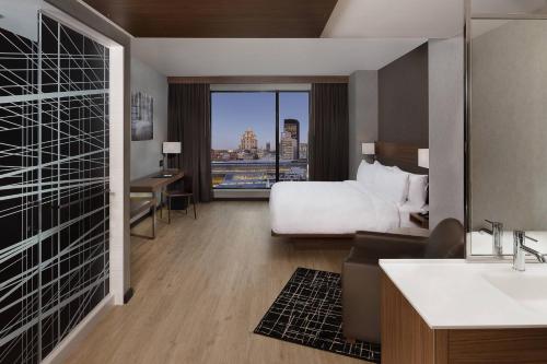 Hotel AC Montreal Centre-ville - image 2