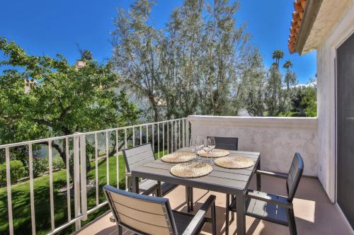 Amazing 2bd 2ba Palm Desert Oasis - Tap to explore photos