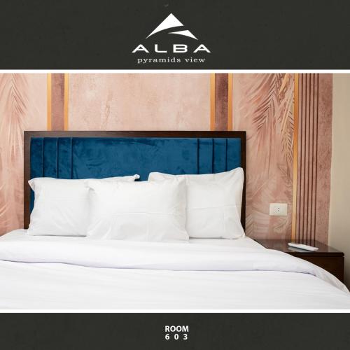 Deluxe King Room pyramids view image 10