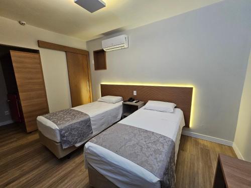 2 twin beds