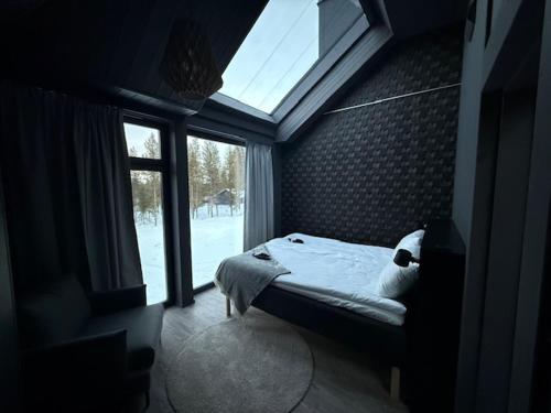 1 queen bed, 1 sofa bed