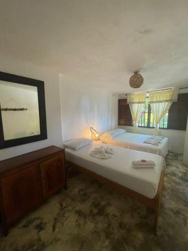 1 double bed, 1 twin bed