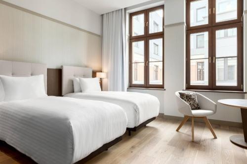 Standard Twin Room image 3