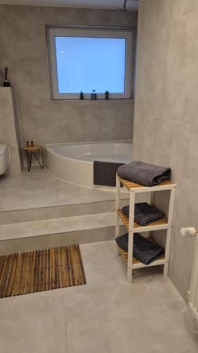 Appartement Apelern (A2) - 2 Zimmer, Badewanne, Terrasse, Netflix in 阿佩萊爾恩