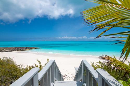 Luxury Beachfront Villa On The Sand With Pool in Hartswell