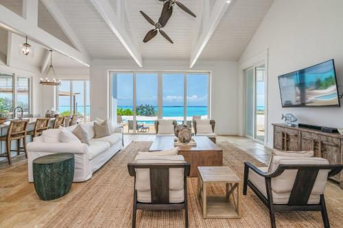 Luxury Beachfront Villa On The Sand With Pool in Hartswell