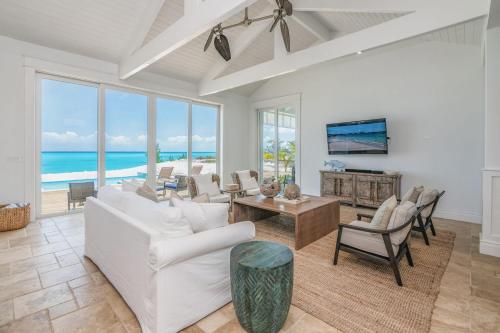 Luxury Beachfront Villa On The Sand With Pool in Hartswell