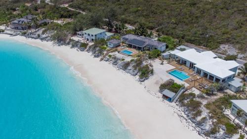 Luxury Beachfront Villa On The Sand With Pool in Hartswell
