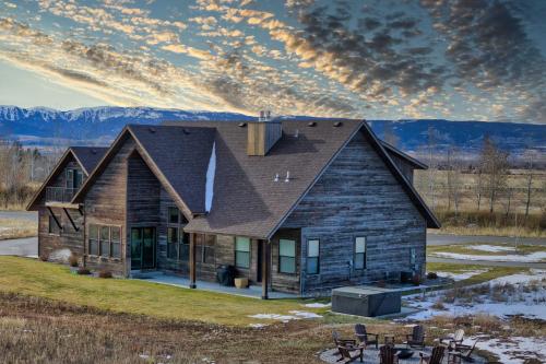 Luxe Tetonia Home with Tetons View, Close to Skiing! Luxe Tetonia Home with Tetons View, Close to Skiing!