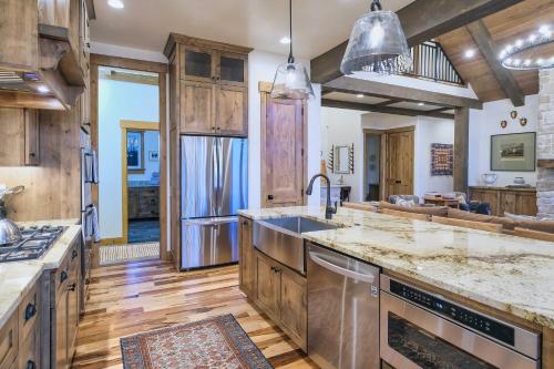 Luxe Tetonia Home with Tetons View, Close to Skiing! Luxe Tetonia Home with Tetons View, Close to Skiing!
