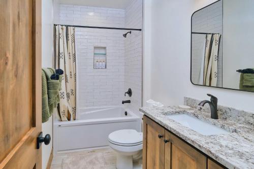 Luxe Tetonia Home with Tetons View, Close to Skiing! Luxe Tetonia Home with Tetons View, Close to Skiing!