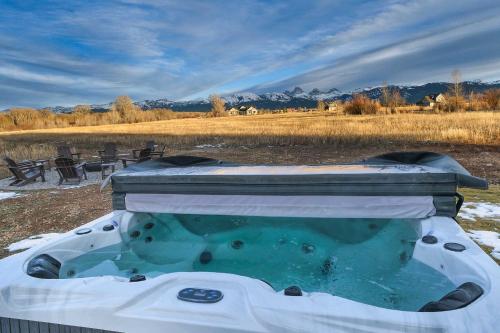 Luxe Tetonia Home with Tetons View, Close to Skiing! Luxe Tetonia Home with Tetons View, Close to Skiing!