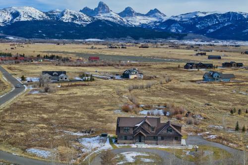 Luxe Tetonia Home with Tetons View, Close to Skiing! Luxe Tetonia Home with Tetons View, Close to Skiing!
