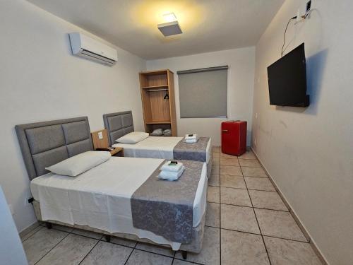 2 twin beds