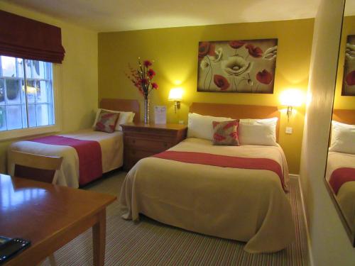 The London Inn - image 2