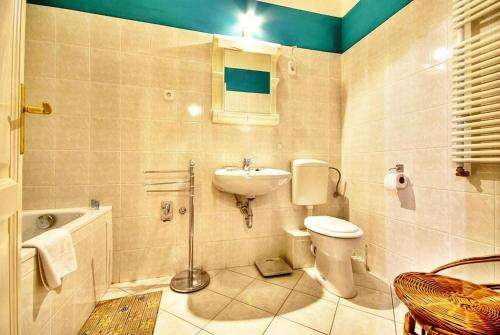 Apartment image 9