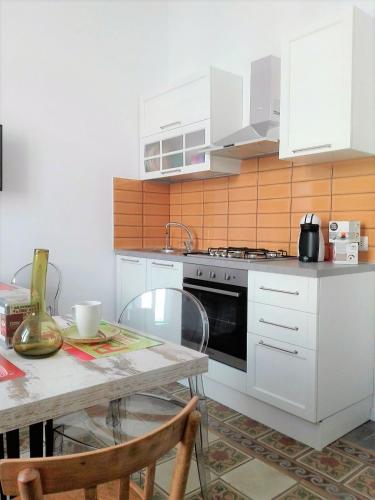 Instalaciones, Déjà Vu apartment (Deja Vu apartment) in Crotona