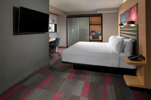 1 king bed, 1 sofa bed
