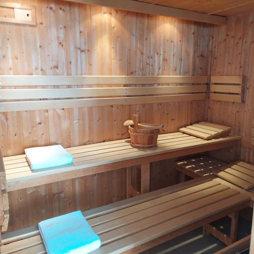 ซาวน่า, La Ferme du BoisDieu in อวาลง