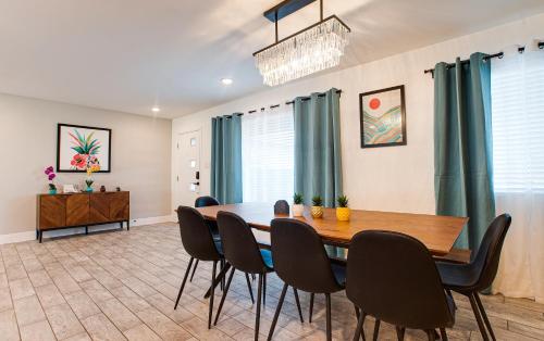 Pia Bonita - 3br W Private Batting Cage & Pool - Tap to explore photos