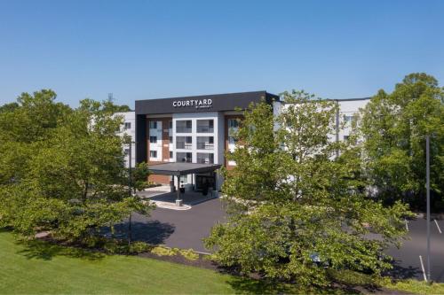 Courtyard Edison Woodbridge