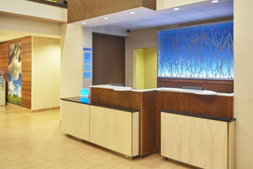 Fairfield Inn and Suites Chicago Lombard - image 2