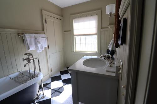 Swift House Inn - image 6