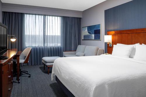 King Room with Sofa Bed and Tub - Mobility/Hearing Accessible