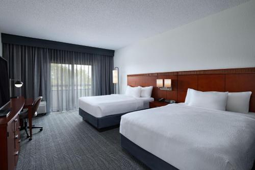 2 queen beds