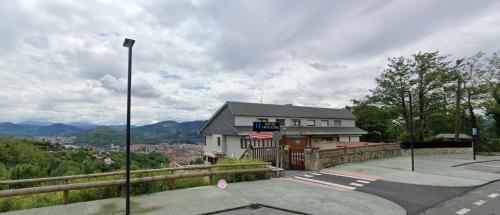Hotel Artxanda Bilbao, Parking Gratuito en el Exterior Junto al Hotel, Bilbao (foto 6)