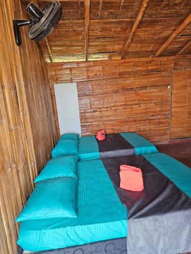 3 double beds