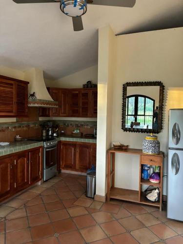 ห้องครัว, Country Retreat on 14 acres in อิกนาซิโอ รามิเรซ