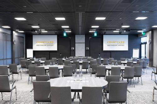 Courtyard by Marriott Amsterdam Airport - image 10