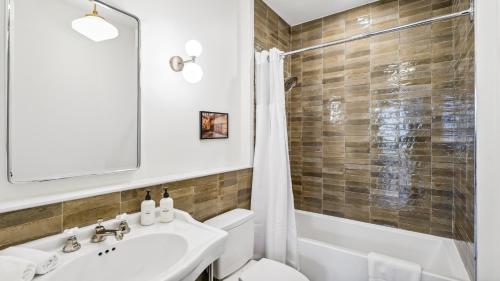 The Mary Beth Hotel & Gallery - 샤워실