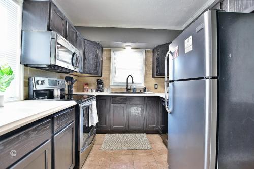 Glenn Rd Getaway in Windsor Park