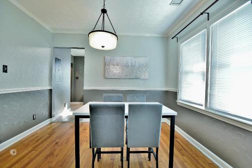 Glenn Rd Getaway in Windsor Park