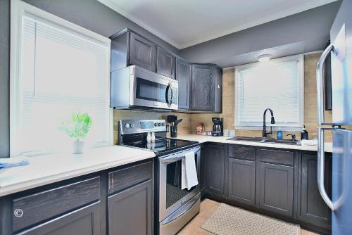 Glenn Rd Getaway in Windsor Park