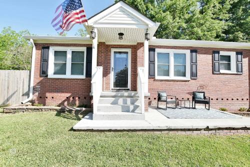 Glenn Rd Getaway in Windsor Park