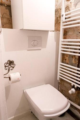 Artistic Apartment in the Heart of Berlin - image 7
