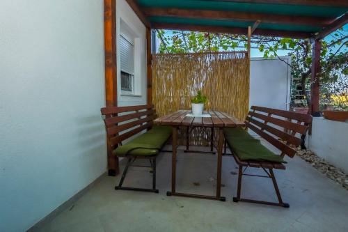 One-Bedroom Apartment with Terrace