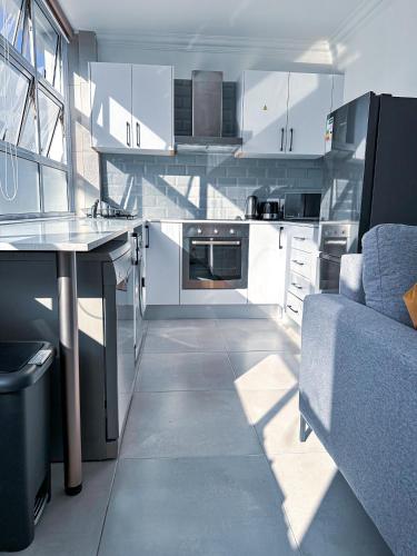 Seapoint escape stylish studio - image 3
