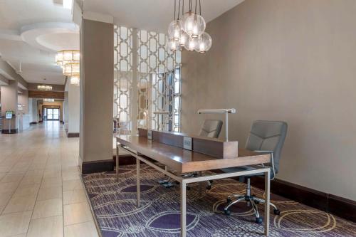 共用Lounge/電視區, Comfort Inn Brooklyn Center in 布魯克林中心區