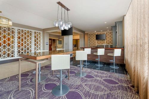 共用Lounge/電視區, Comfort Inn Brooklyn Center in 布魯克林中心區