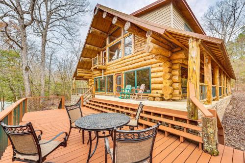 . Fish, Boat & Hike: Pet-Friendly Cabin in Arkansas