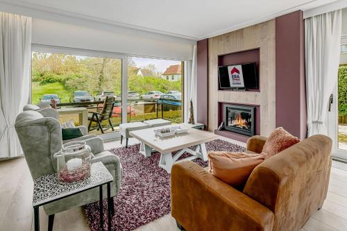 Two-Bedroom Apartment room in Tzand Gv04