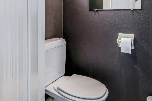 Four-Bedroom Holiday Home image 8
