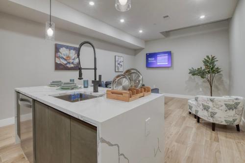 King Suite image 8